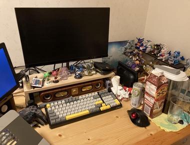 【画像】ワイのPCデスク周りこれなんやが