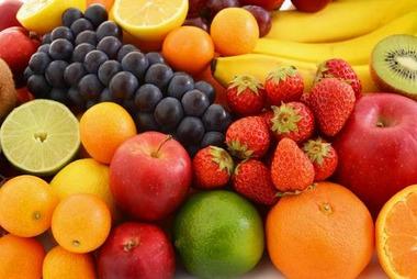 【悲報】日本人、果物を食べなくなる