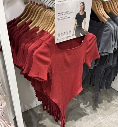 ユニクロがとち狂った服売ってたｗｗｗｗｗｗｗｗｗｗｗｗｗｗ