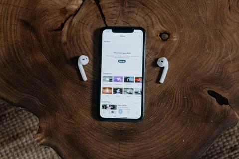 【悲報】ワイ「iPhoneからAndroidに乗り換えようかな」AirPods「ん？」Apple Watch「ん？」