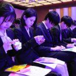 各社が内定式　「折り紙でギネス挑戦」に「ボッチャ大会」　つなぎとめ躍起
