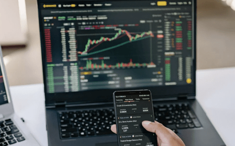 【悲報】クソ投資インフルエンサー「S&P500を買え！」ワイ「了解！」→日経平均爆上げw