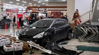 80代男性､屋上駐車場からスーパーにダイナミック入店ｗｗｗｗｗｗｗ