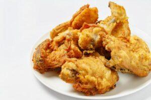 電車内ぼく「ケンタッキーうめっw」見知らぬおじさん「それやめろよ 皆迷惑してんだよ」ぼく「え?迷惑してる人いたら手挙げて!」