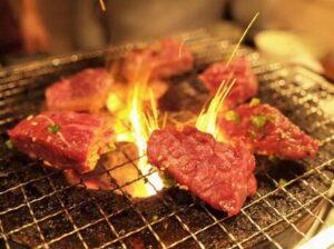 ワイ「焼肉食べ放題や!」トッモ「わーい」