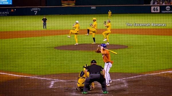 【朗報】アメリカの新しい野球「バナナボール」、人気急上昇中wwwwwwwwwwwwwwwwwwwwwwwwww