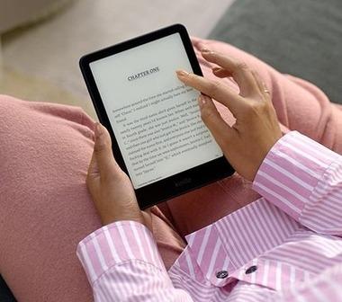 タブレット持ってると姿勢悪くなるんだけどなんかいいグッズない？