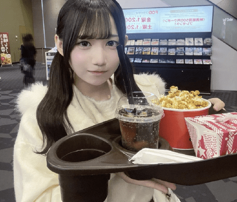 【悲報】アイドルさん、ファンからコーラに反射した男を見破られ脱退させられてしまう