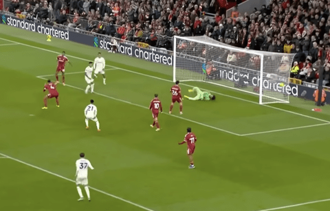 【悲報】王者リヴァプールさん、超絶お金使ったのに笑えないほど弱い。スロット監督、世界中で笑い者に