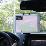 フロントガラスにタブレットホルダーを吸盤でくっつけてんだけどさ