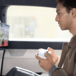 【朗報】ソニーが作るEV、車内でPS5とPS4のゲームをプレイ出来る世界初の車に