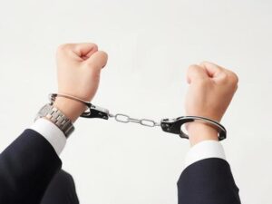 「Sサイズ（100円）」のカップを買ったのに「Mサイズ（150円）」分のコーヒーを注いだ男を逮捕