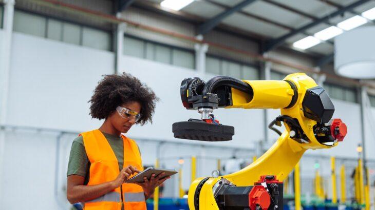 米国、ホワイトカラーよりブルーカラーが重視される社会になってしまう、AIの影響で25年大卒者は就職難に直面