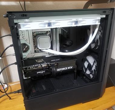 【悲報】ワイの自作PC､白で組もうとしてダサくなる😭