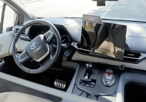 【悲報】中国「もう完全無人タクシーが当たり前だけど、日本は？w」←これ