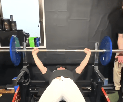 【悲報】もこう、筋トレ始めて1年ちょいでベンチプレス100キロ上げてしまう