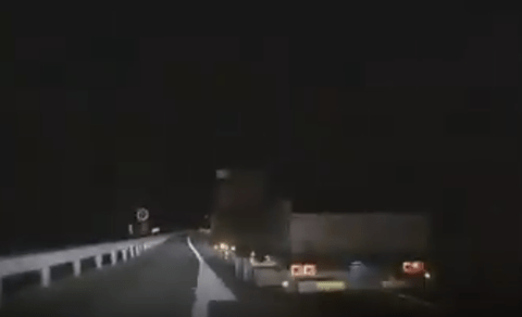 【動画】女さん、高速合流でお祈ってしまう