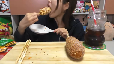 美人大食いYoutuber｢とぎもち｣さん､飲み込まずに吐いてたのがバレて炎上 無期限休止を発表