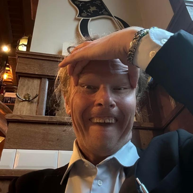 【悲報】つり目ポーズをしたフィンランドの議員の煽り､止まらない