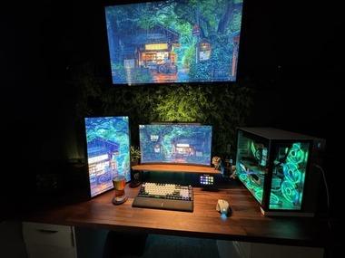 ブラックフライデーでパーツ買ったからパソコン作ってる😳