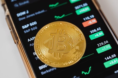 去年のお前ら「アメリカ株を買え！ビットコインを買え！」←信じた結果……ｗ