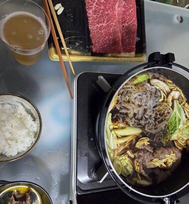 年末だから2000円の肉ですき焼きしてる🥺