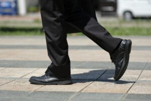 通勤するときスーツ強要されてるんだけど文句言っていいのか？？？？？？