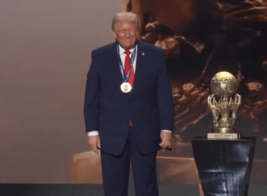 トランプ大統領｢アメフトは名前を変更しよう｡考えてみると筋が通らない｣ サッカーこそが真のフットボールｗｗｗｗｗｗ