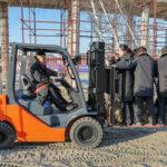 【動画】北朝鮮の金正恩､フォークリフトを運転して植樹 ツメに人乗せまくりでﾖｼｯ