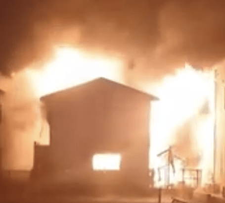 女子生徒「あの、なんかパソコンが爆発したんですけど…」