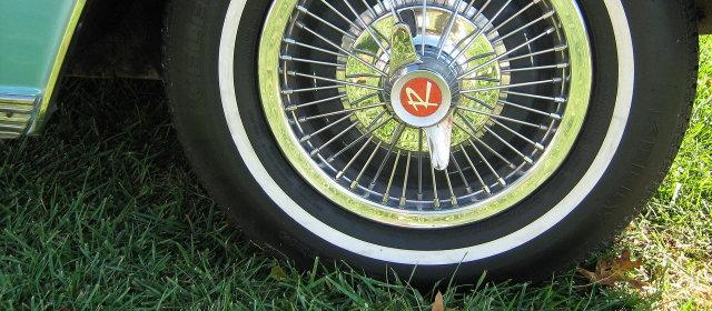 なぜタイヤは黒色なのか説明できますか？