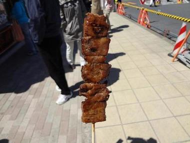 人間はSAで牛串(1800円)を買える人間と買えない人間に分けられる