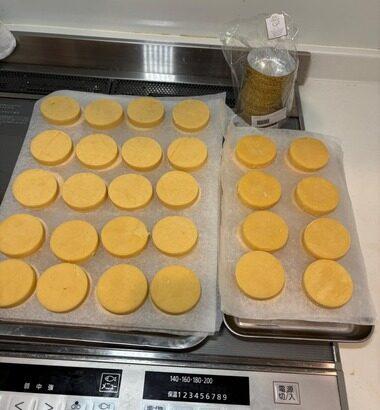 ワイ、クッキーをちょっと焼く