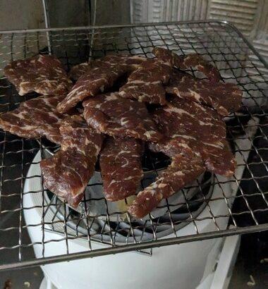 今緊急で干し肉作ってます