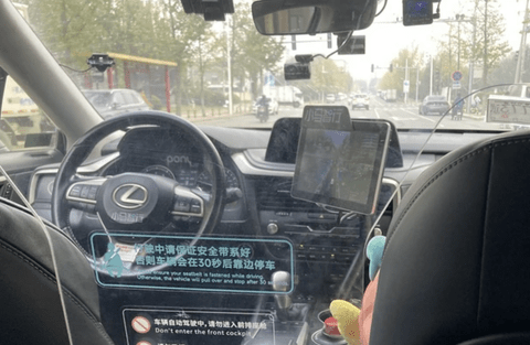 【悲報】アホ「自動運転なんか無理」ワイ「実際に乗ったぞ」アホ「道が狭いと無理、人がいると無理」←日本人遅れすぎやろ…