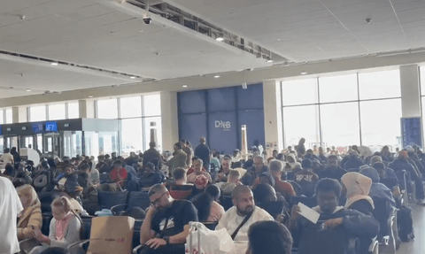 【緊急】世界一のハブ空港、ドバイDXBが全便欠航で大パニックに