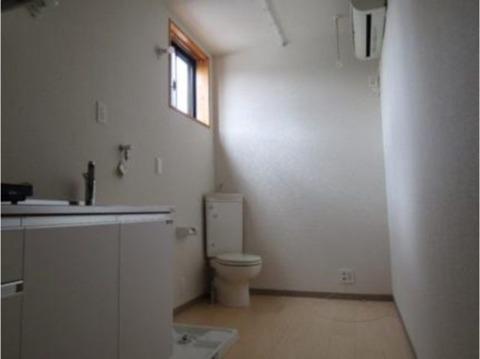 不動産屋「池袋駅徒歩3分1R家賃25000円！」ワイ「相場よりクッソ安いやん！内見行ったろ！」