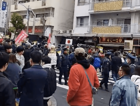 【悲報】日本、右翼と左翼で内戦が起きそう…