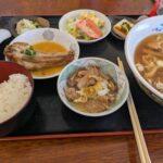 【画像】謎の定食屋でラーメン定食食べてる