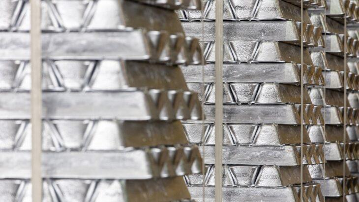 アルミ、過去最大級の供給途絶の恐れ…中東製錬所の被害で高値更新も