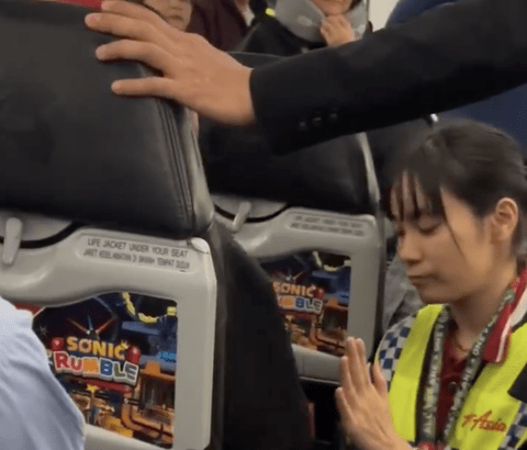 【悲報】中国人女性「CAなのに超大国中国の言葉も話せないの?」と機内でブチギレ