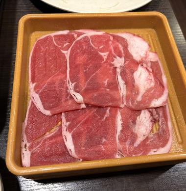 【朗報】しゃぶ葉､豚肉が覚醒 薄すぎると話題になって謝罪した次の日の豚肉がこちら