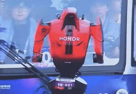 【悲報】中国の人型ロボット、ハーフマラソンで人間の世界記録超え。一方日本はSNSでバカにして笑っていた…