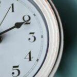 工場勤務ワイ「ふー。5時間くらい経ったかな？（本当は8時間くらい経ってるやろｗ）」