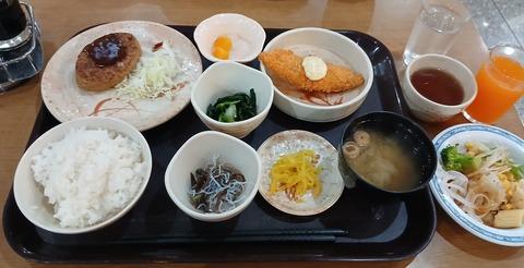 【画像】一泊2500円の宿の「夕食」ｗｗｗｗｗｗｗｗｗｗｗｗｗ