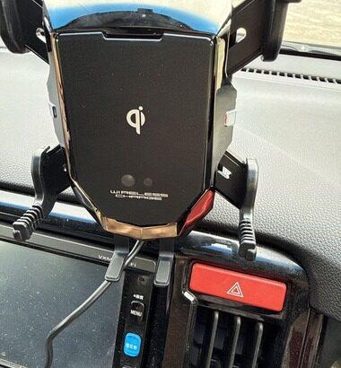 昨日車用のスマホホルダー買った