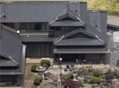 【画像あり】田舎で「こういう豪邸」に住んでる奴の正体は？
