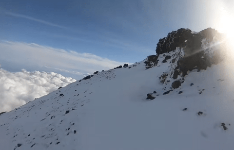 日本人のくせに富士山に登ったことがないやつwwwww