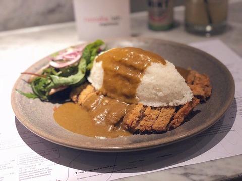 【画像】イギリスで大人気の「日本のカツカレー」、めちゃくちゃ美味そう