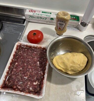 【画像】ハンバーガーの中にハンバーガー？！世界中で大バズり｢インサイドバーガー｣作るで